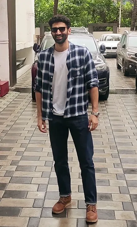 aditya roy kapoor in cute outfit