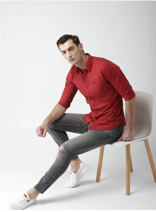 Red shirt grey jeans grey ripped jeans white shoes