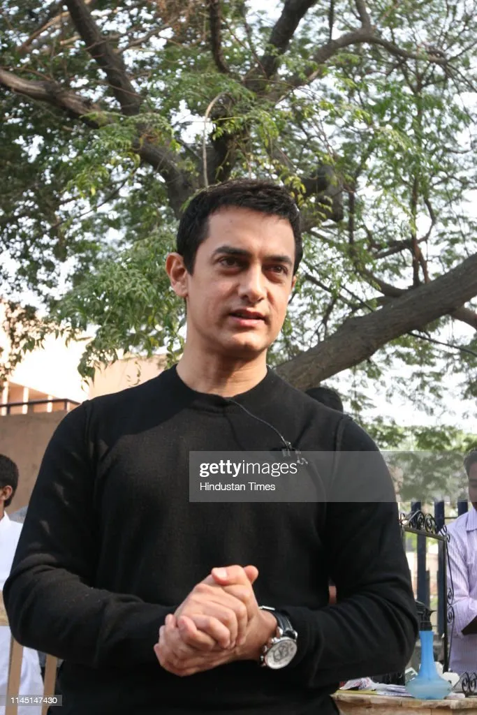Aamir Khan in black full sleeves round neck t shirt