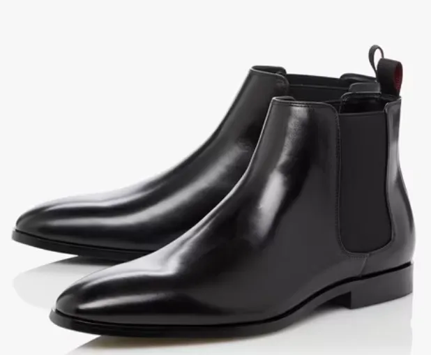 Chelsea boots for men black in colour