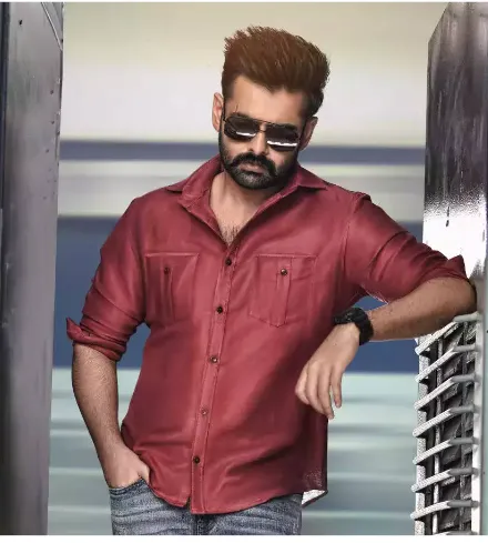 Best double pocket red shirt outfit for men