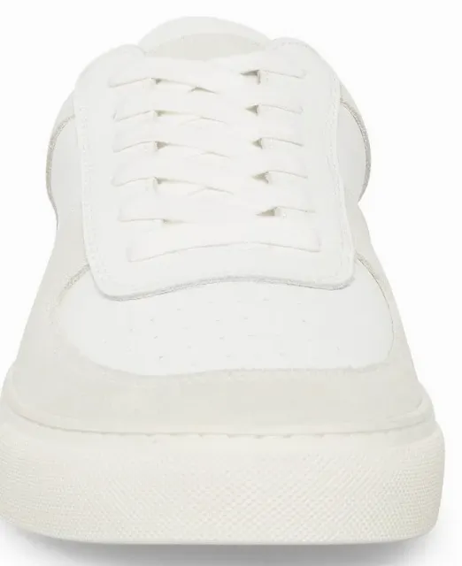 white Sneaker