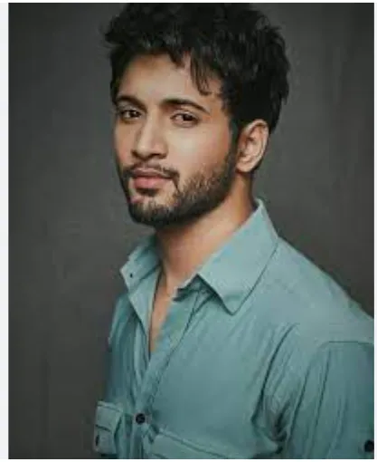 rohit saraf outfit